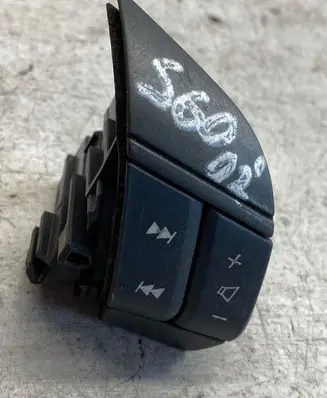 Steering wheel buttons/switches