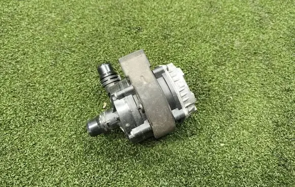 Peugeot 3008 II Electric auxiliary coolant/water pump 0392024018 20210303 9823813480