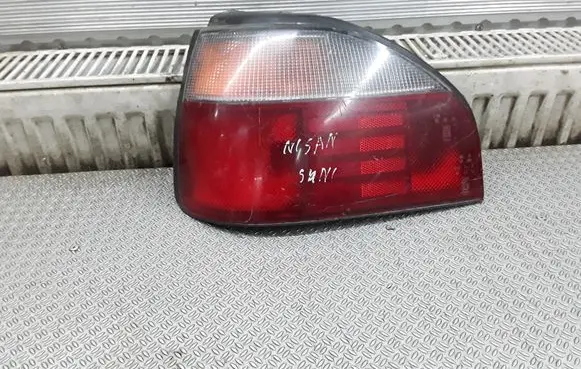 Nissan Sunny Rear/tail lights E130298
