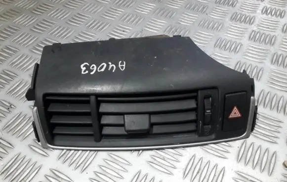 Toyota Verso Dash center air vent grill 556700F040 55670-0F040
