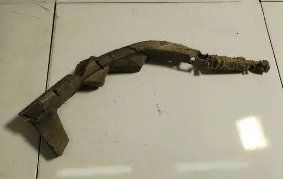 Volkswagen PASSAT B5 Front bumper mounting bracket 3B0807050A
