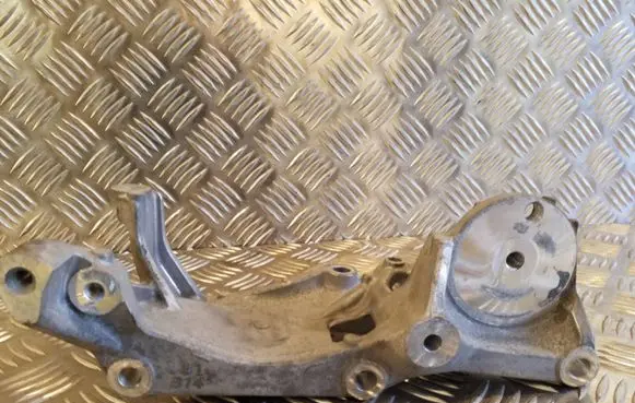 Subaru Outback (BS) Generator/alternator bracket 