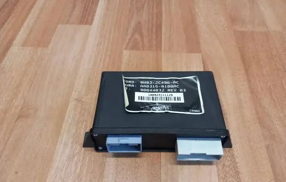Jaguar XF X250 Hand brake control module 8W832C496AC 90044032 AA0315A100AC