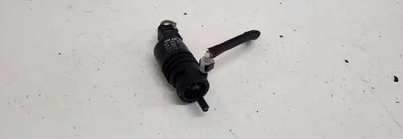 Volkswagen PASSAT B7 Windscreen/windshield washer pump 1K5955651 3122785