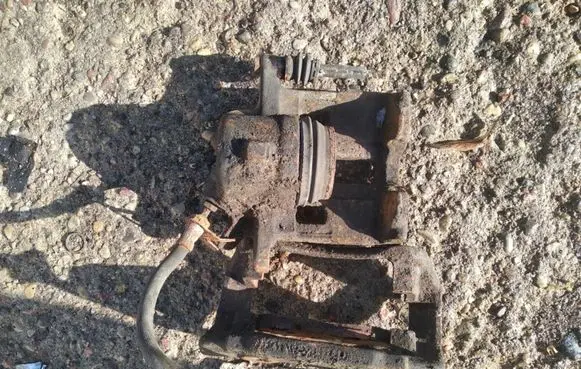 Peugeot 406 Front brake caliper