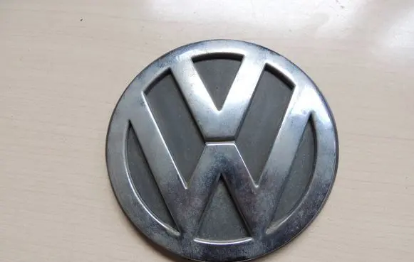 Volkswagen Polo Manufacturer badge logo/emblem 1J6853630