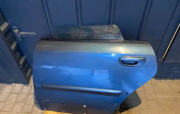 Subaru Outback Rear door