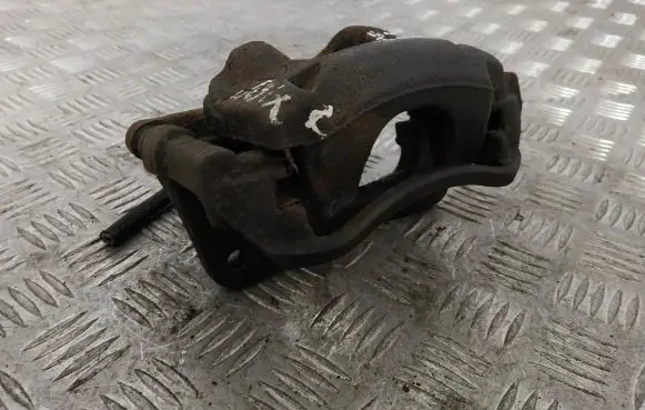 Toyota Auris E180 Front brake caliper