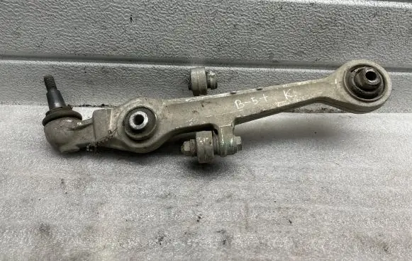 Volkswagen PASSAT B5 Front lower control arm/wishbone 4B3407155A