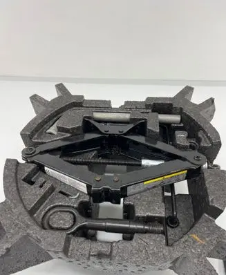 Volkswagen PASSAT B8 Tool set 