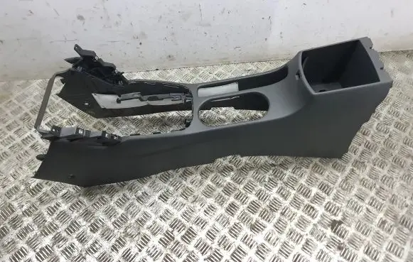 Hyundai Kona I Center console