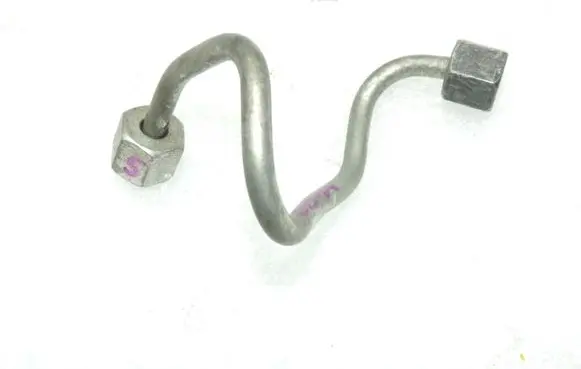 Mazda 6 Fuel injector supply line/pipe SH0113G30