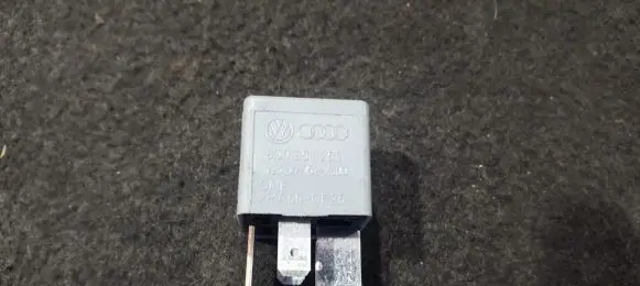 Seat Altea Other relay 8D0951253 V23134-J52-X300