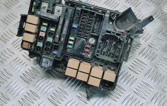 Hyundai Kona I Fuse module 91237J9390