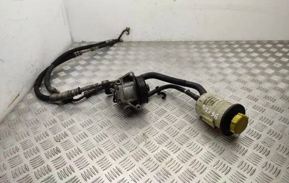Jaguar XF X250 Power steering pump YC153R700A 9X233A696AA