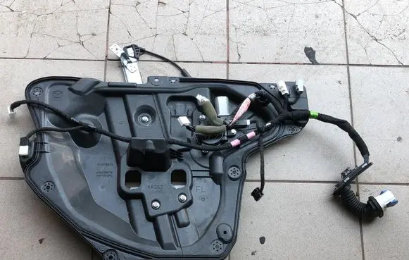 Mazda 3 III Front door window regulator with motor BHN95997X BHS25997XA