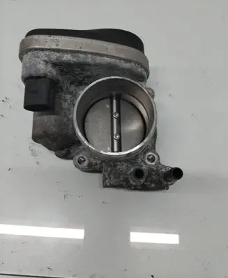 Volkswagen Touran I Throttle valve 06F133062 11352