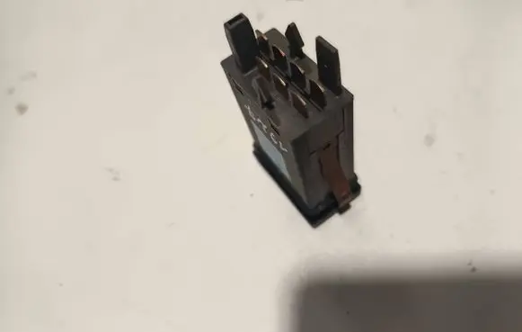 Volkswagen PASSAT B5.5 Hazard light switch 3B0953235D
