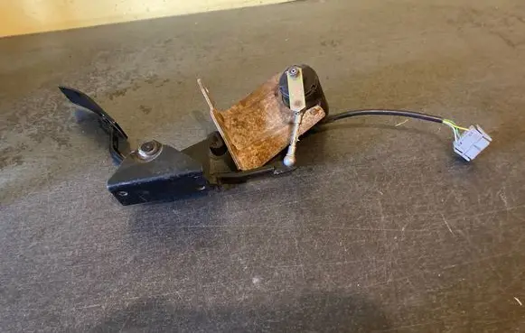 Opel Vectra B Accelerator throttle pedal 0050576 765200785 0205011042