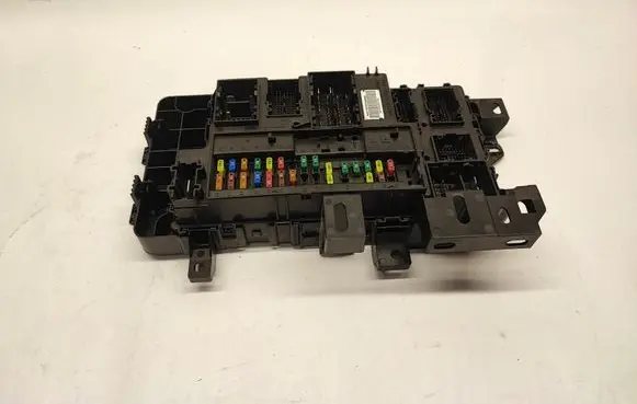 Ford Mustang VI Fuse module JR3T15604