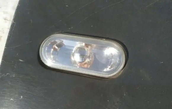 Volkswagen Fox Front fender indicator light