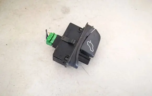 Tailgate opening switch