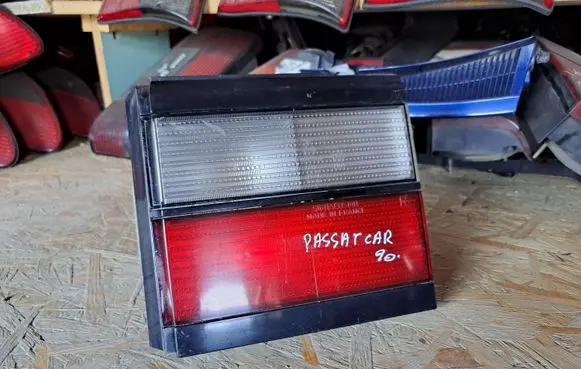 Volkswagen PASSAT B3 Tailgate rear/tail lights 333945108