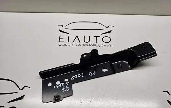 Audi Q7 4L Fender mounting bracket 4L0805698