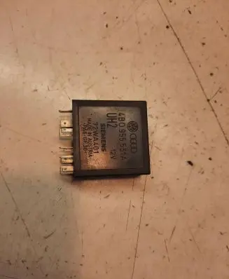 Volkswagen PASSAT B5 Window wiper relay 4B0955531A 72WA401 4681298