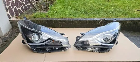 Toyota Yaris Headlights/headlamps set 811300DK10