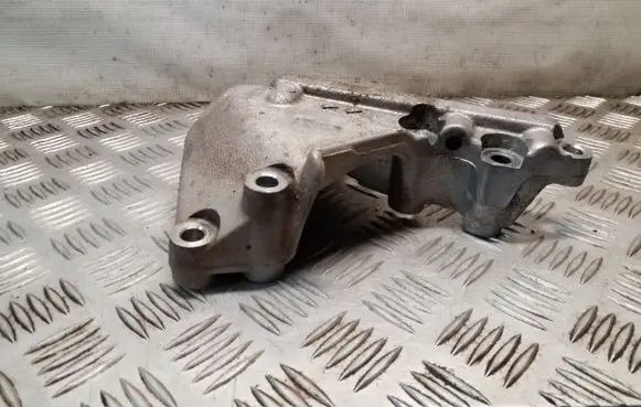 Lexus RX 450H Engine mounting bracket AC6200087