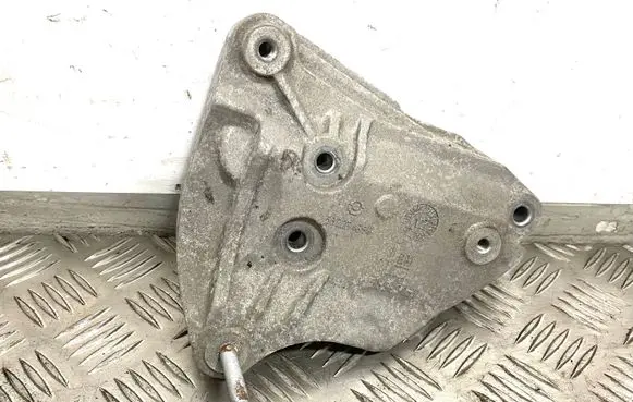 Chevrolet Volt I A/C compressor mount bracket 55569037 532274354