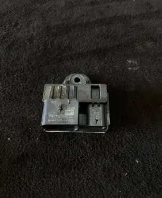 Glow plug pre-heat relay