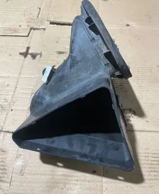 Audi Q7 4L Air intake duct part 7L0819049 207RB