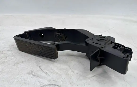 Mercedes-Benz C W203 Accelerator throttle pedal A2113000404