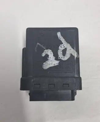 BMW 5 E39 Glow plug pre-heat relay 2246919