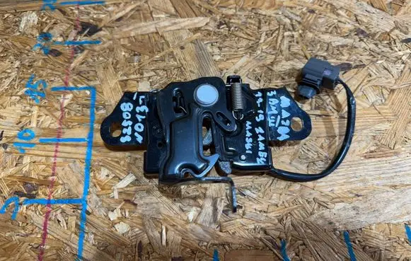 Mazda 3 III Engine bonnet/hood lock/catch S2508N013-I