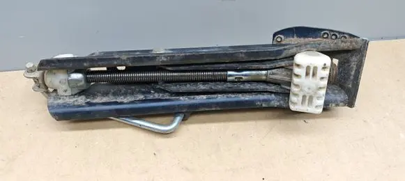 Mercedes-Benz E W211 Lift Jack A2115830215