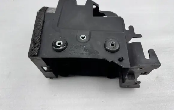 Volvo XC90 Battery box tray 31652062