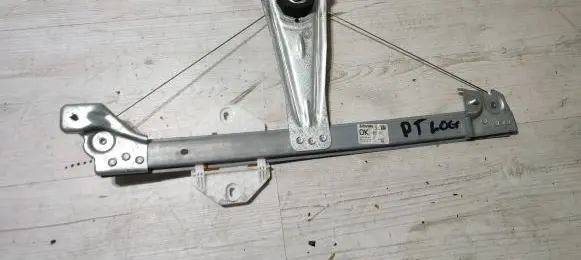 Rear door manual window regulator