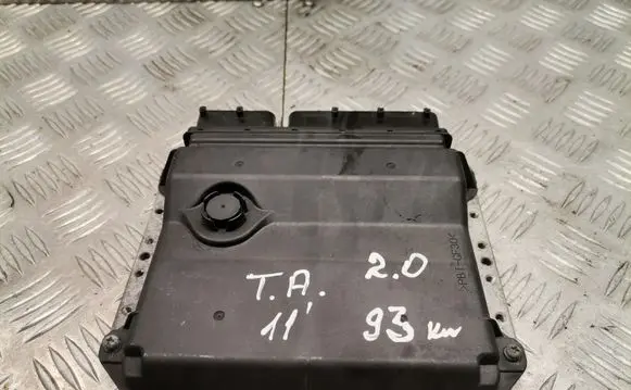 Toyota Avensis T270 Engine control unit/module 8966105d22