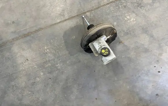 Volkswagen Golf VII Brake booster 