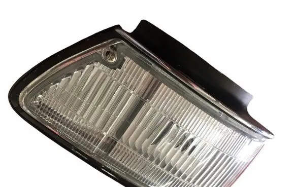 Toyota Auris E180 Front indicator light 31833101B