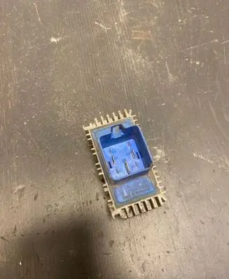 Glow plug pre-heat relay