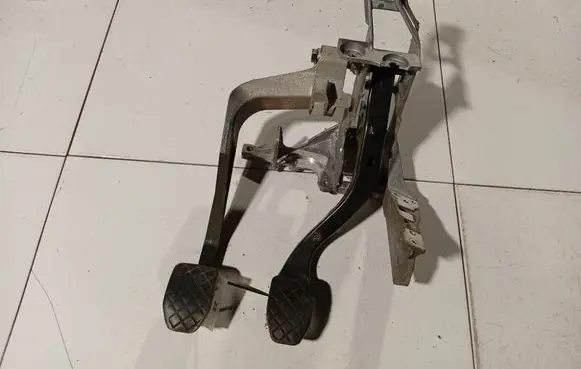 Skoda Superb B5 (3U) Brake pedal 8D1721117N