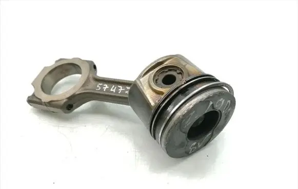 Opel Astra H Piston with connecting rod Z19DT