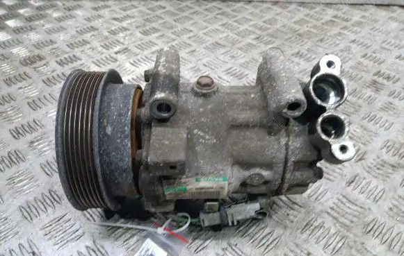 Renault Clio III Air conditioning (A/C) compressor (pump)