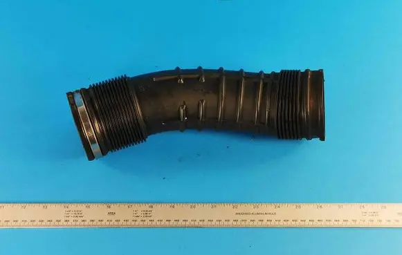 Volvo V70 Intercooler hose/pipe 6898050