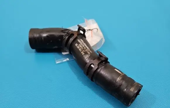 Porsche Panamera (970) Engine coolant pipe/hose 94610645760 IMPRK1520245