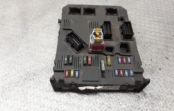 Citroen C2 Fuse module S118085200 353667380